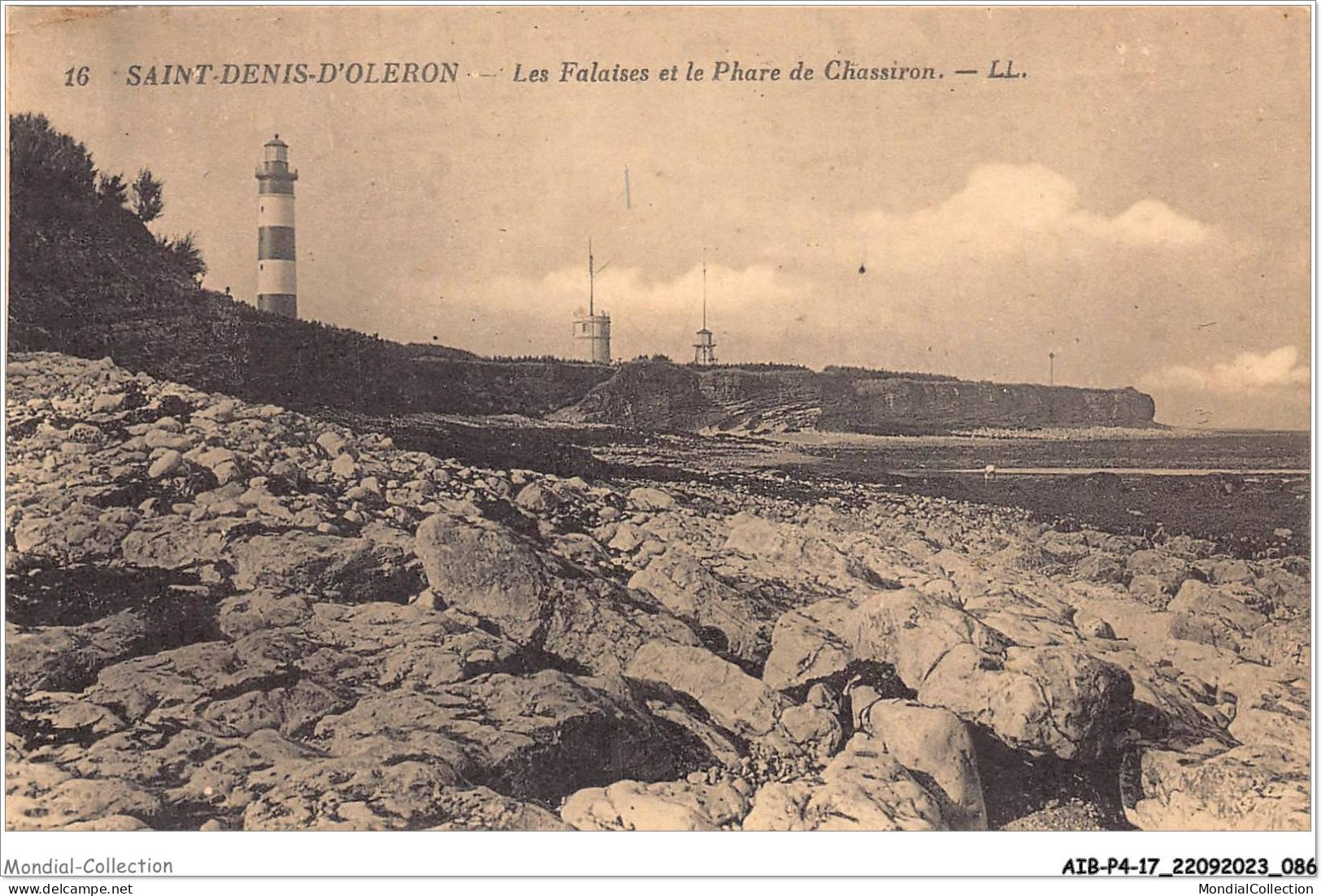 AIBP4-17-0412 - SAINT-DENIS-D'OLERON - Les Falaises Et Le Phare Chassiron  - Rochefort