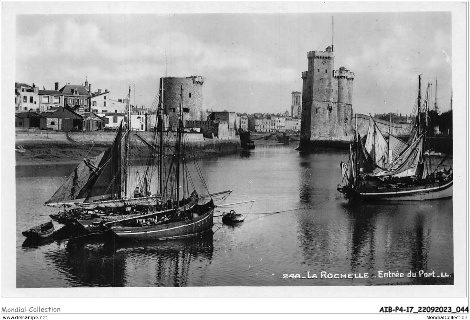 AIBP4-17-0391 - LA ROCHELLE - Entrée Du Port  - La Rochelle