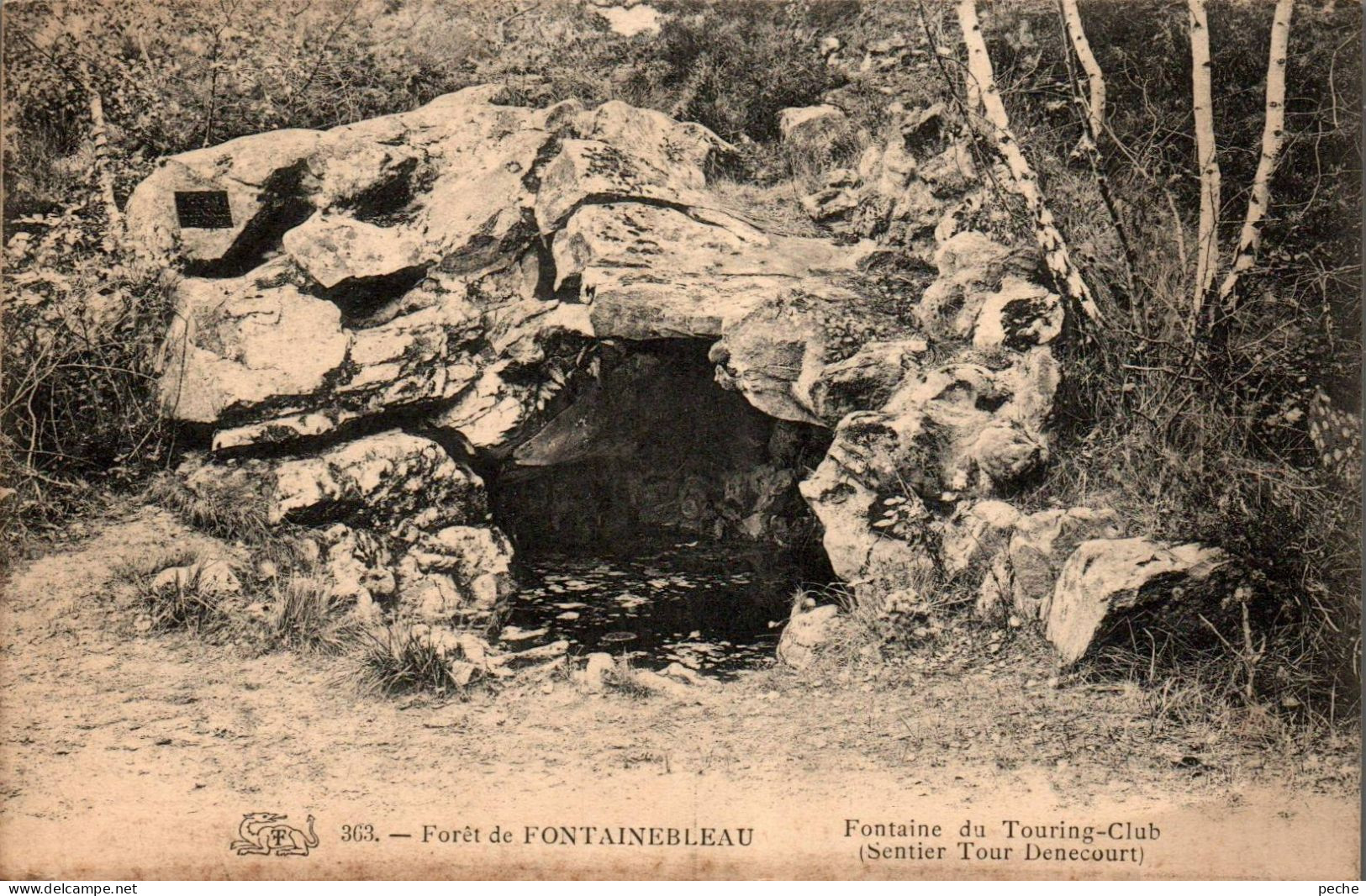 N°2954 W -cpa Forêt Fontainebleau -fontaine Du Touring Club- - Fontainebleau