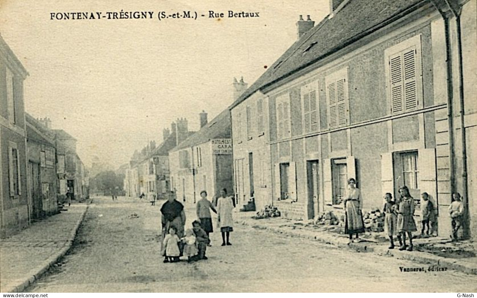CPA 77 - Fontenay-Tresigny - La Rue Bertaux - Fontenay Tresigny