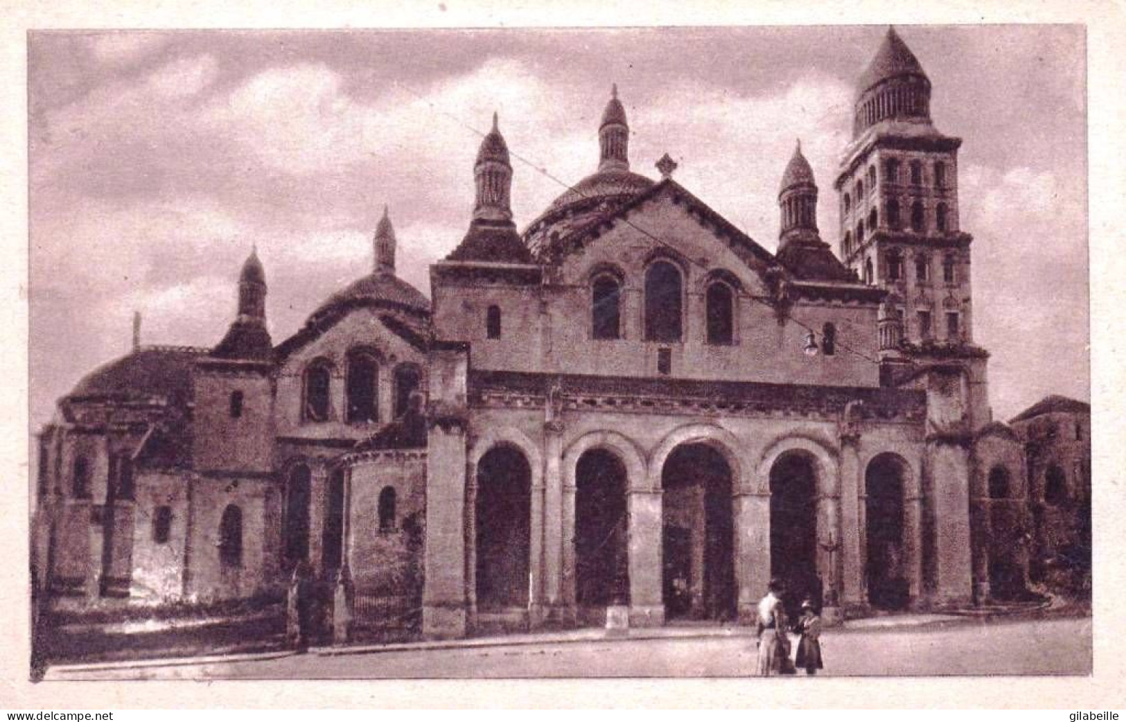 24 - Dordogne -  PERIGUEUX - La Cathedrale Saint Front Et La Place Daumesnil - Périgueux