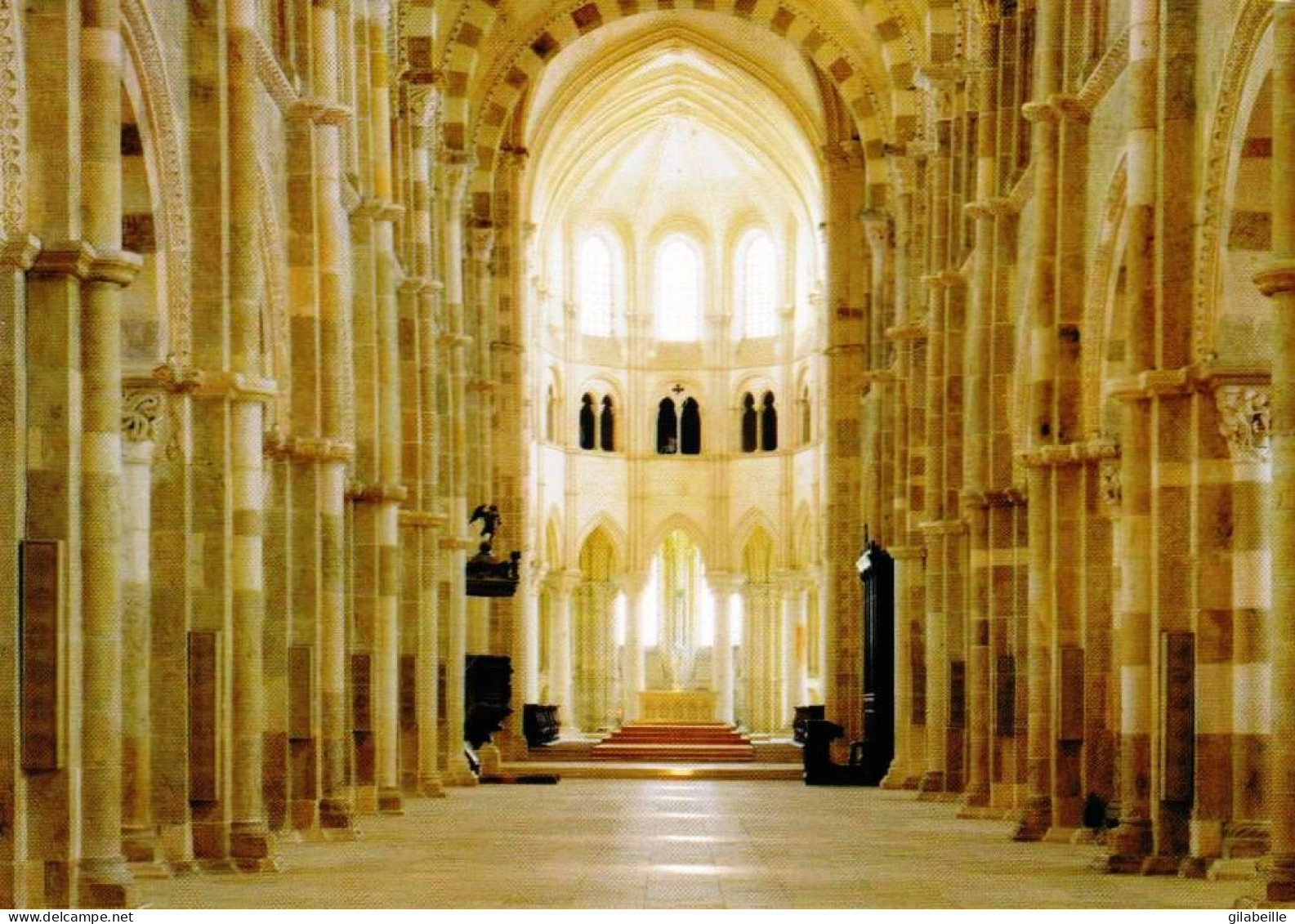 89 - Yonne -  VEZELAY - Basilique Sainte Madeleine - La Nef Vue Au Solstice D été A Midi - Vezelay