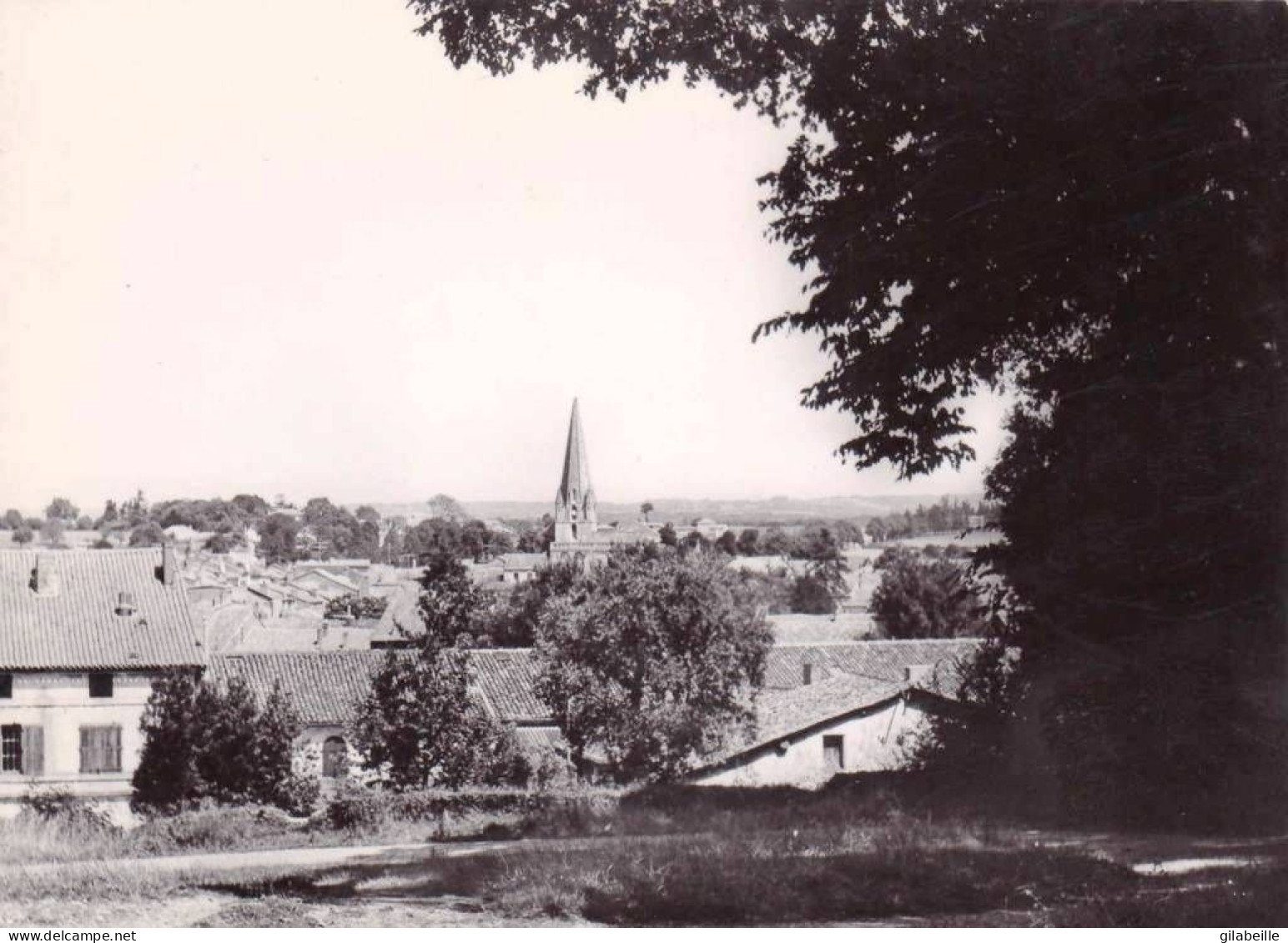 16 - Charente -  LA ROCHEFOUCAULD - L église Et Vue Generale - Autres & Non Classés