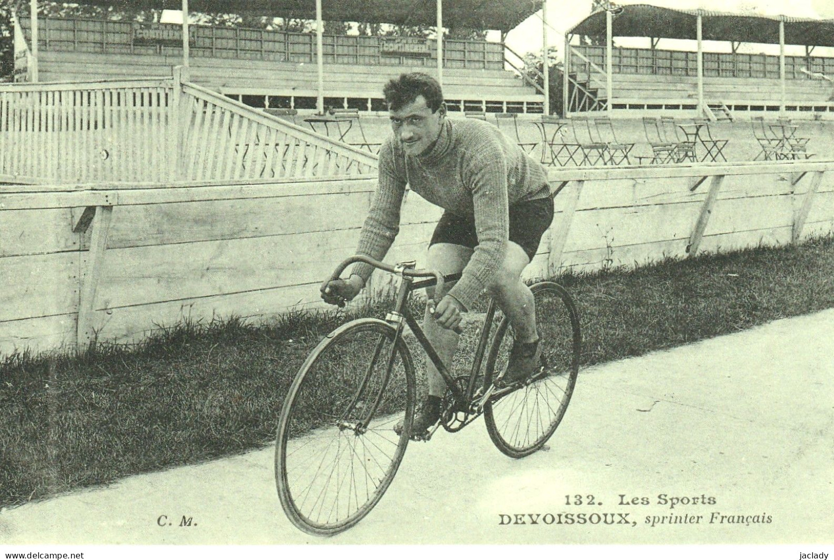 Cyclisme -- Les Sports - DEVOISSOUX,  Sprinter Français.   (2 Scans) - Cyclisme