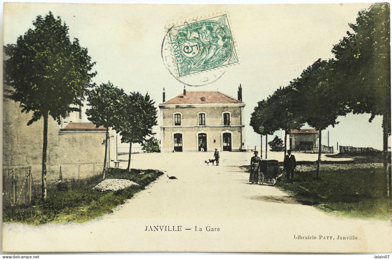 C. P. A. Couleur : 28 :JANVILLE : La Gare, Animé , Timbre En 1905 - Other & Unclassified