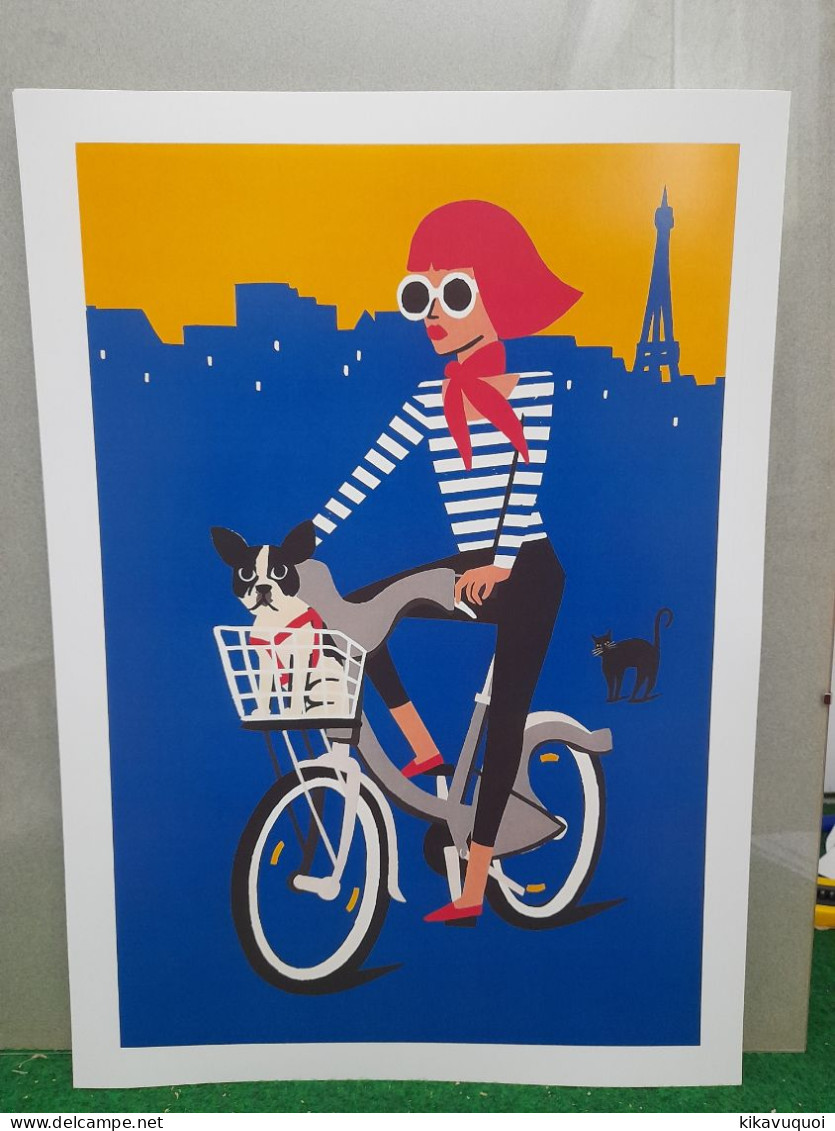 FEMME VELO PARIS TOUR EIFFEIL - AFFICHE POSTER - Autres & Non Classés