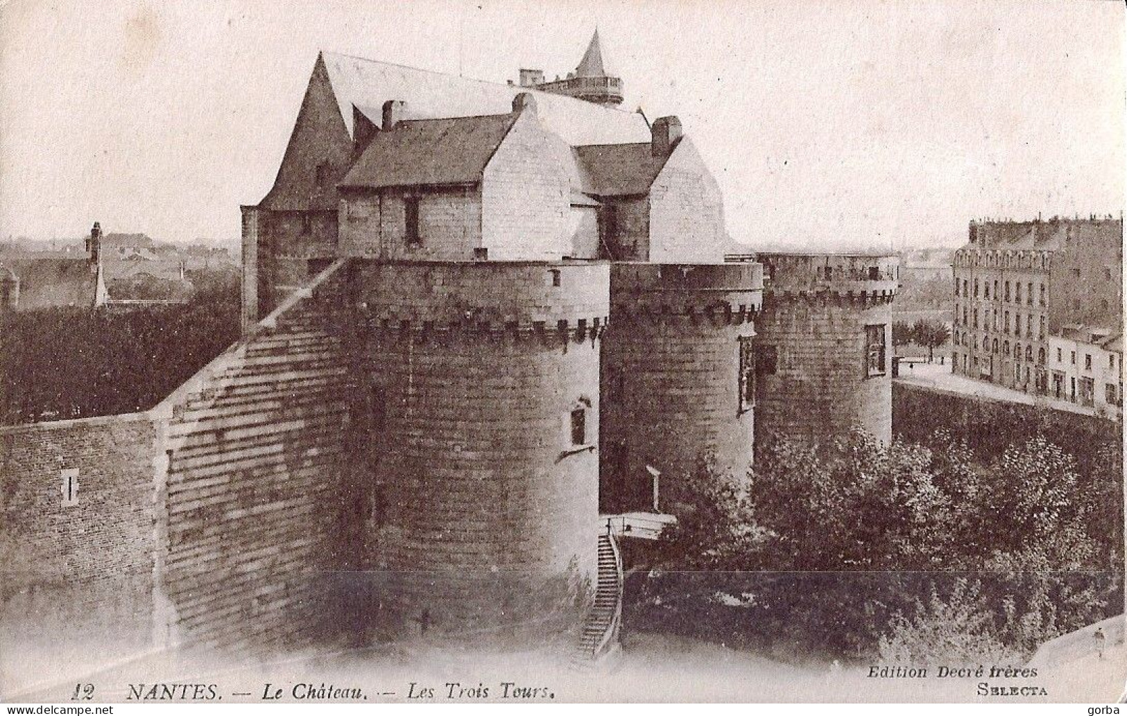 *CPA - 44 - NANTES - Le Château - Les Trois Tours - Nantes