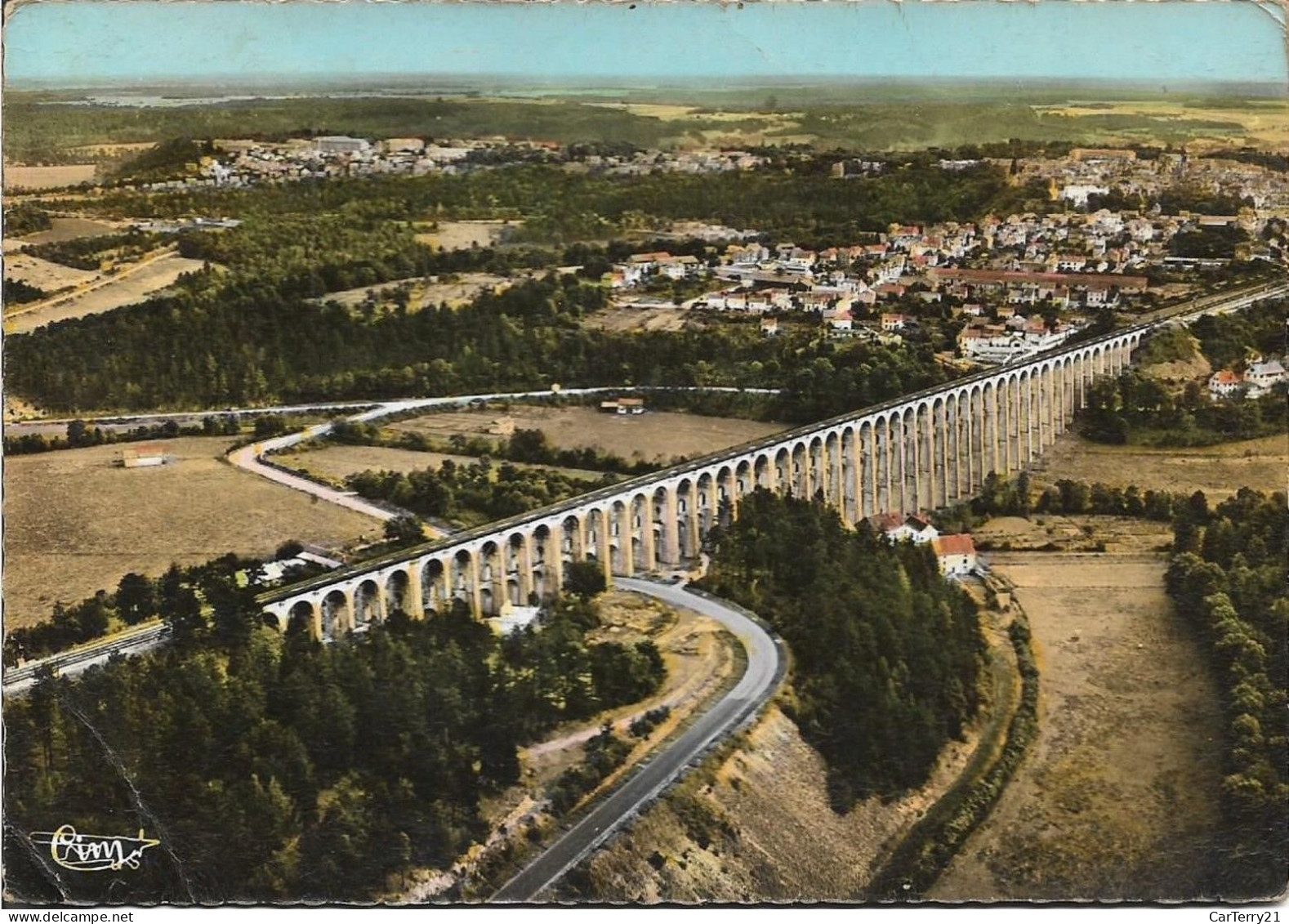 52. CHAUMONT. VUE AERIENNE DU VIADUC. 1968. - Chaumont