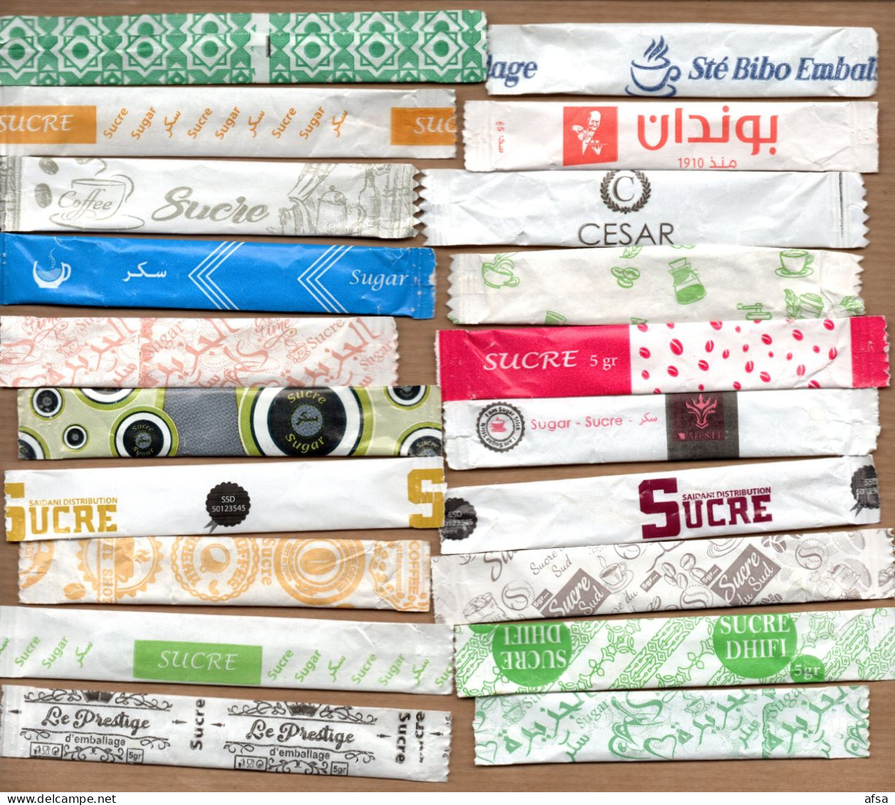 Tunisie-20 Sachets De Sucre (différents,utilisés Et Vides ) //Tunisia -20 Sugar Stickers (differents;used And Empty) - Sugars