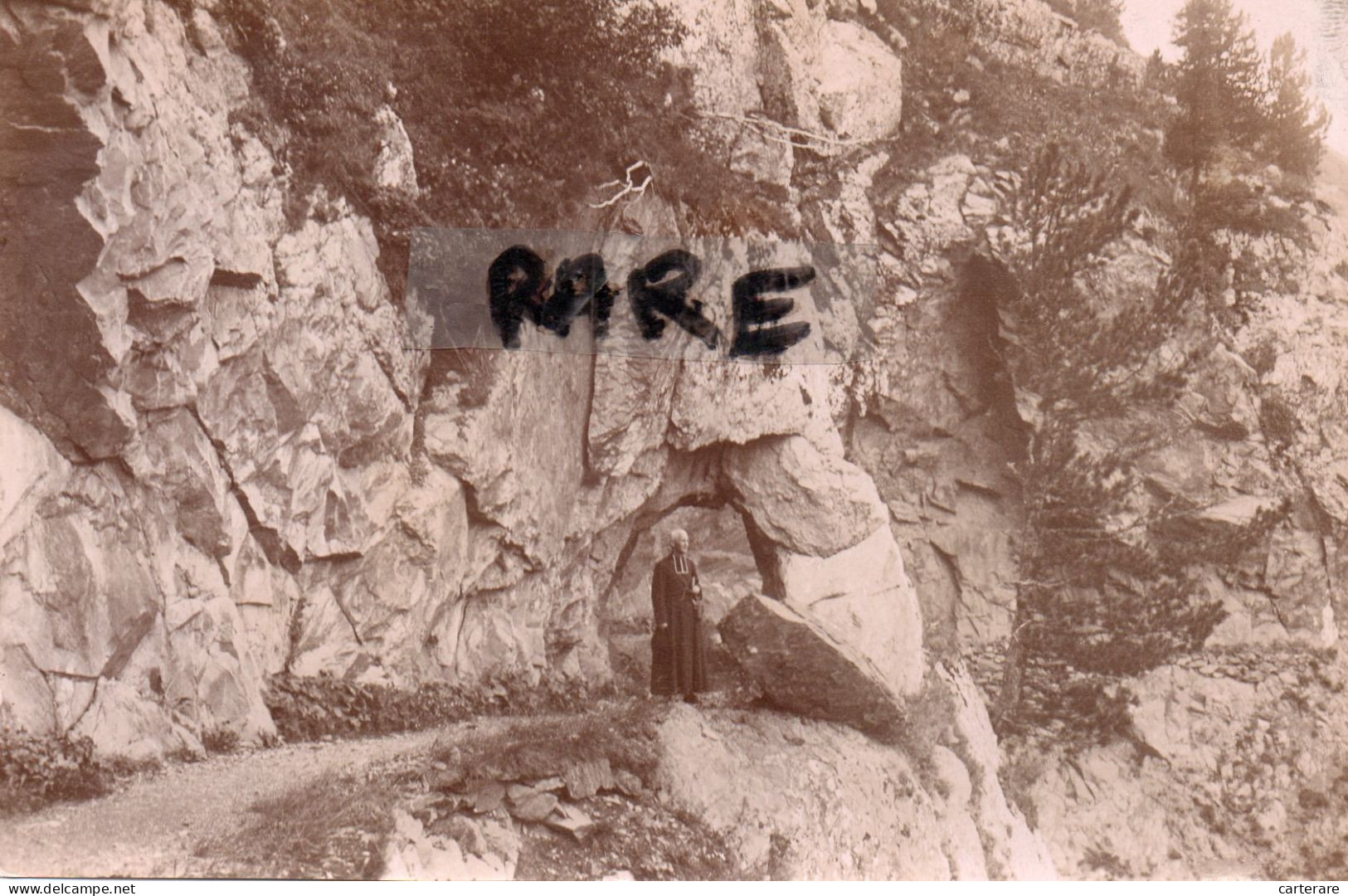 PHOTO ANCIENNE,38,ISERE,SALETTE-FALLAVIAUX,PRES CORPS,SANCTUAIRE NOTRE DAME DE LA SALETTE,1879,RARE - Lieux