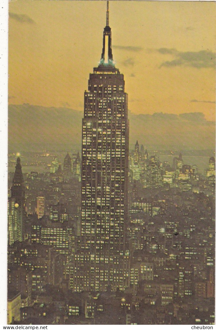 ETATS UNIS. NEW YORK CITY.  " EMPIRE STATE BUILDING AT SUNSET ". ANNEE 1965 + TEXTE + TIMBRES - Empire State Building