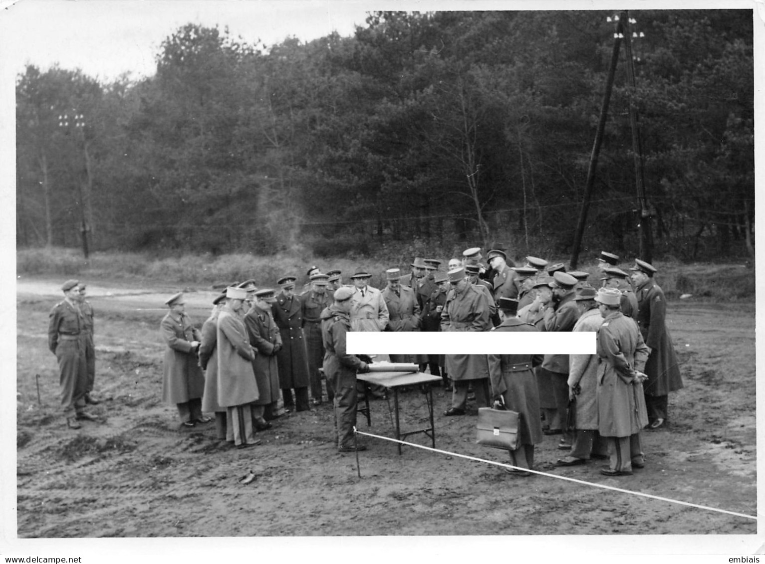 LOUVECIENNES 1951 - Photo Originale De La Visite Du Général EISENHOWER Sur Le Terrain De Son Futur Quartier Général - Guerre, Militaire