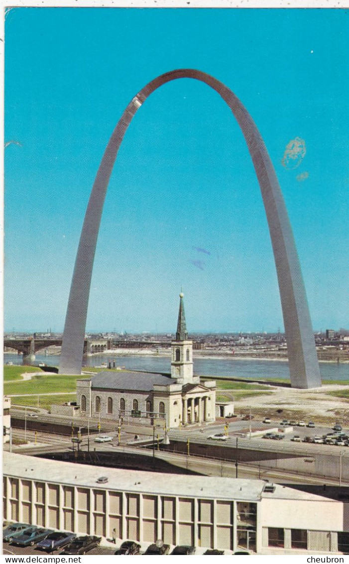 ETATS UNIS. AZ. ST. LOUIS (ENVOYE DE). GATEWAY ARCH AND THE OLD CATHEDRAL. ANNEE 1980 + TEXTE + TIMBRES - Andere & Zonder Classificatie