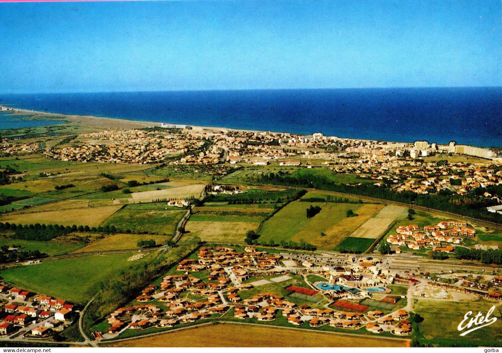 *CPM - 66 - SAINT CYPRIEN PLAGE - Vue Aérienne Sur Les Villages De Vacance Et La Ville - Saint Cyprien