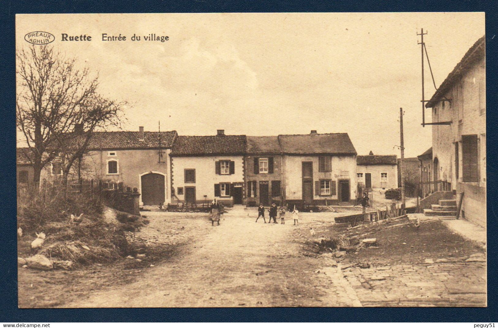 Ruette ( Virton). Entrée Du Village. Femme Et Enfants - Virton