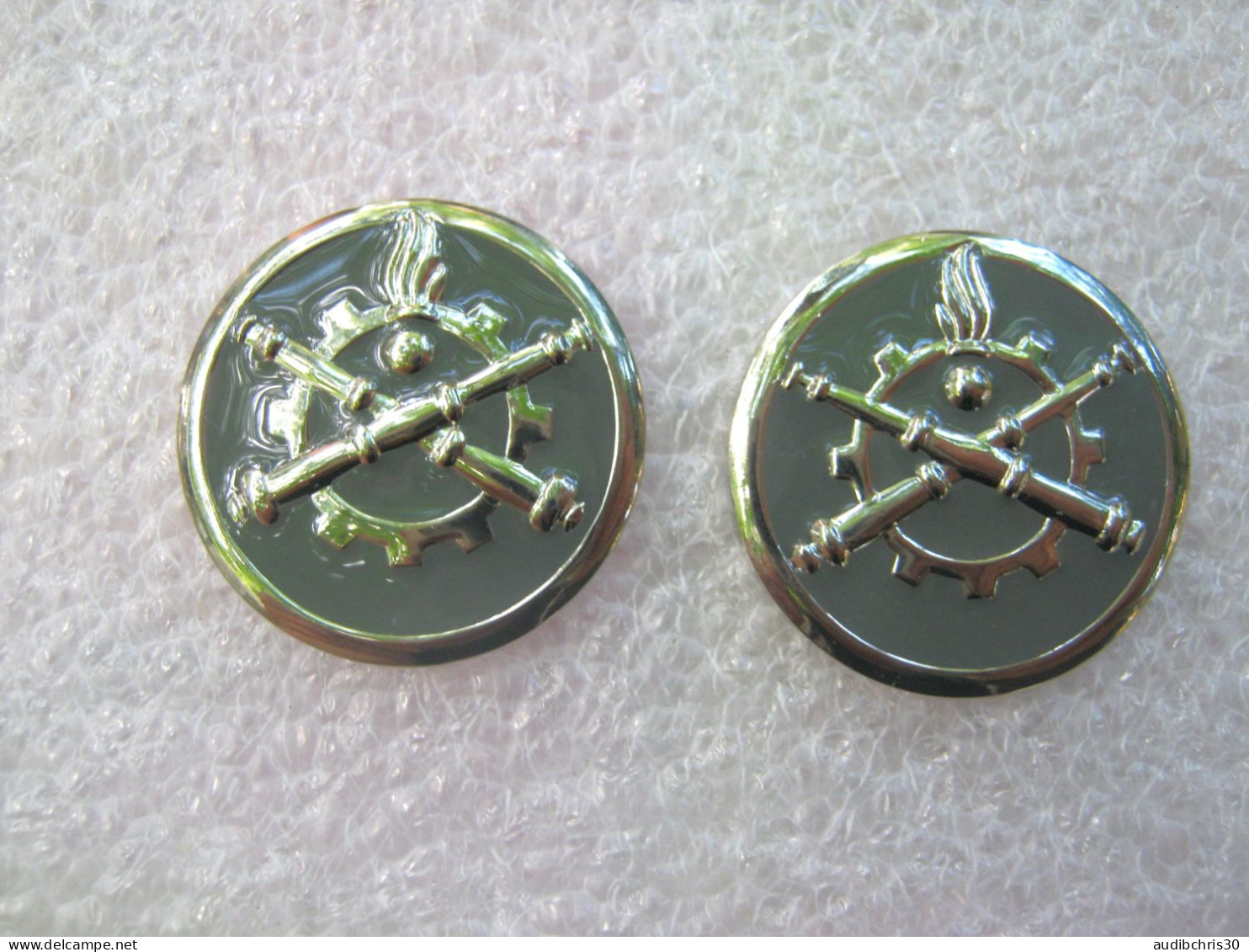 2 INSIGNES DE COL ARMEE FRANCAISE / MATERIEL (FOND GRIS + ARGENTE) ETAT EXCELLENT FAB. CHOLET - Armée De Terre