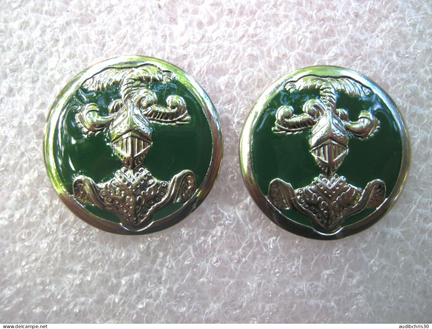 2 INSIGNES DE COL ARMEE FRANCAISE CAVALERIE / CHARS DE COMBAT (FOND VERT + ARGENTE) ETAT EXCELLENT FAB. CHOLET - Army