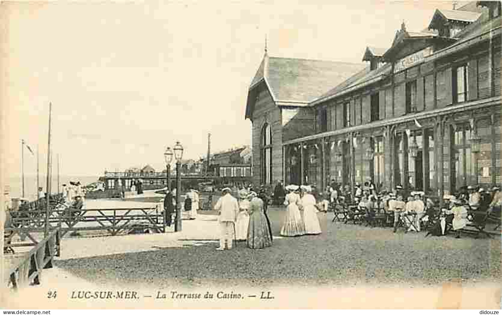 14 - Luc Sur Mer - La Terrasse Du Casino - Animée - CPA - Voir Scans Recto-Verso - Luc Sur Mer