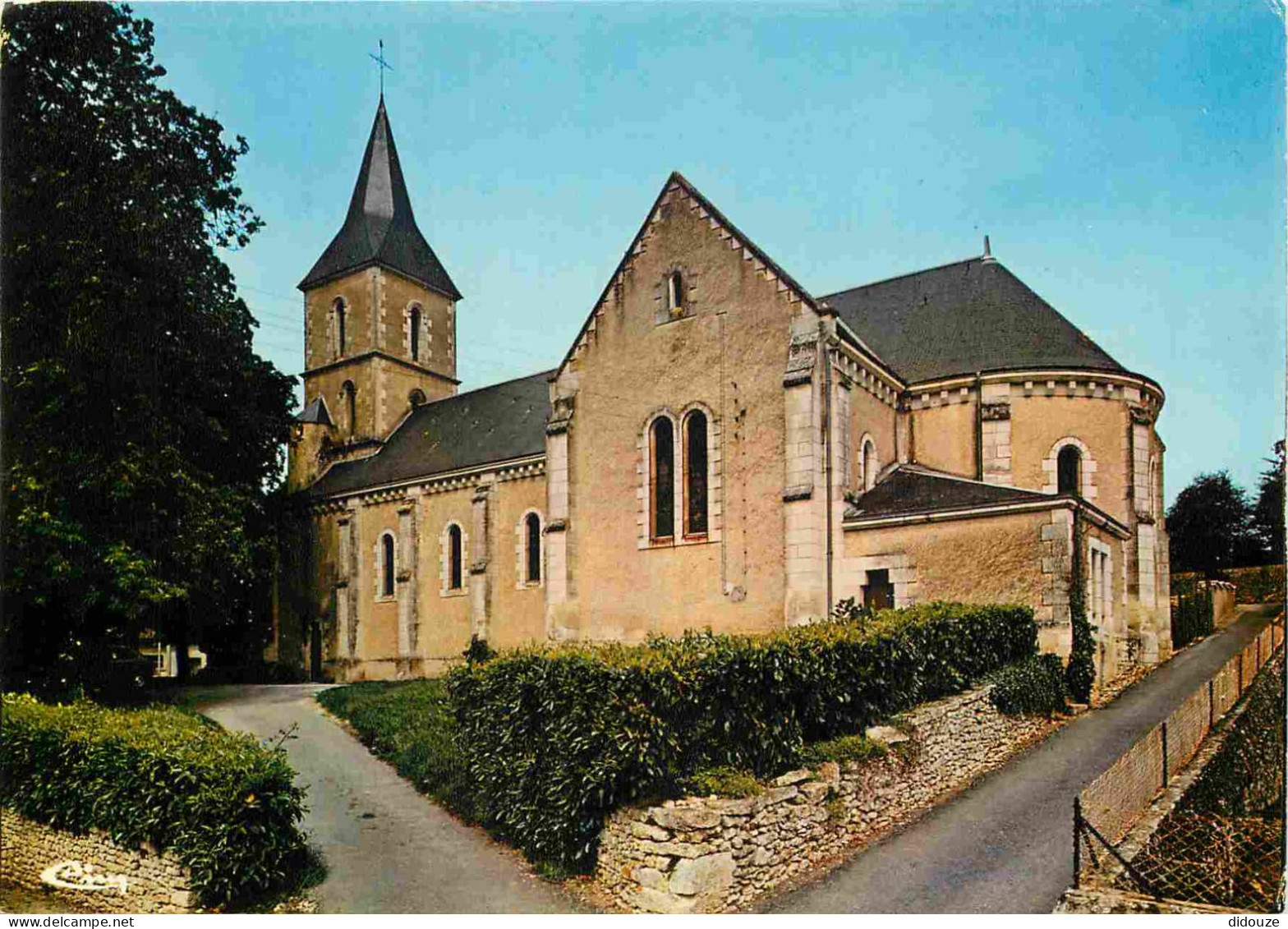 86 - Latille - Eglise Saint Sibard - CPM - Carte Neuve - Voir Scans Recto-Verso - Autres & Non Classés