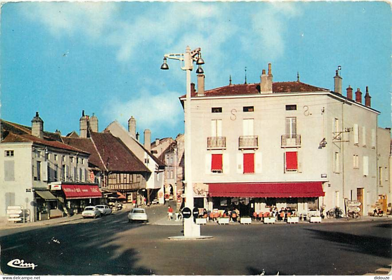 71 - Louhans - L'entrée De La Ville - Automobiles - CPM - Voir Scans Recto-Verso - Louhans