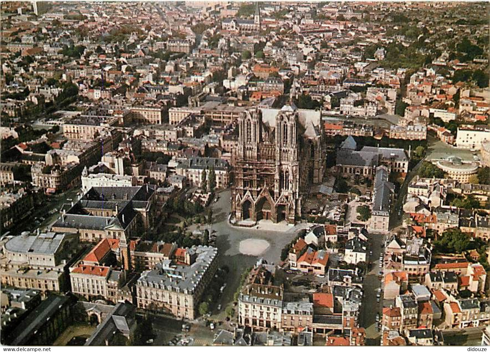 51 - Reims - Vue Générale Aérienne Vers La Cathédrale - CPM - Carte Neuve - Voir Scans Recto-Verso - Reims