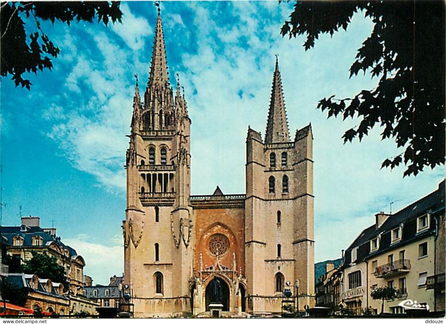 48 - Mende - Cathédrale Notre-Dame - CPM - Etat Léger Pli Visible - Voir Scans Recto-Verso - Mende