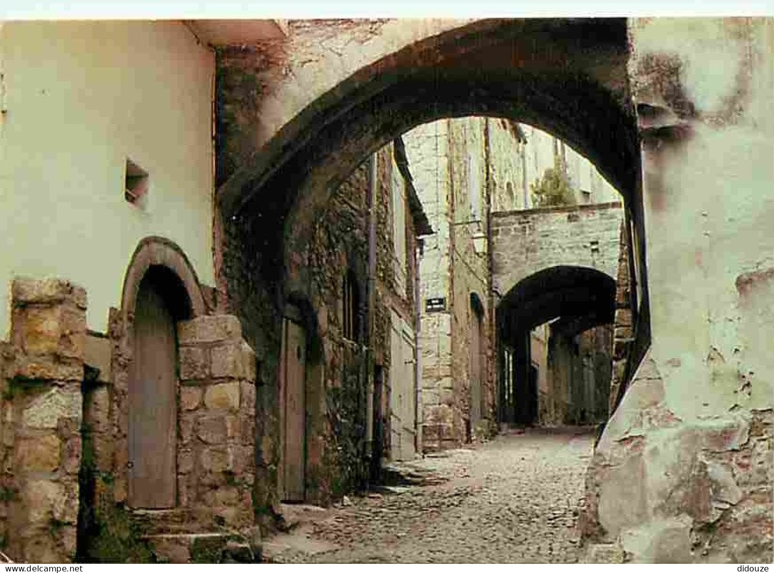 07 - Aubenas - Les Vieux Quartiers Aux Ruelles Tortueuses Agrémentées De Passages Voûtés - CPM - Voir Scans Recto-Verso - Aubenas