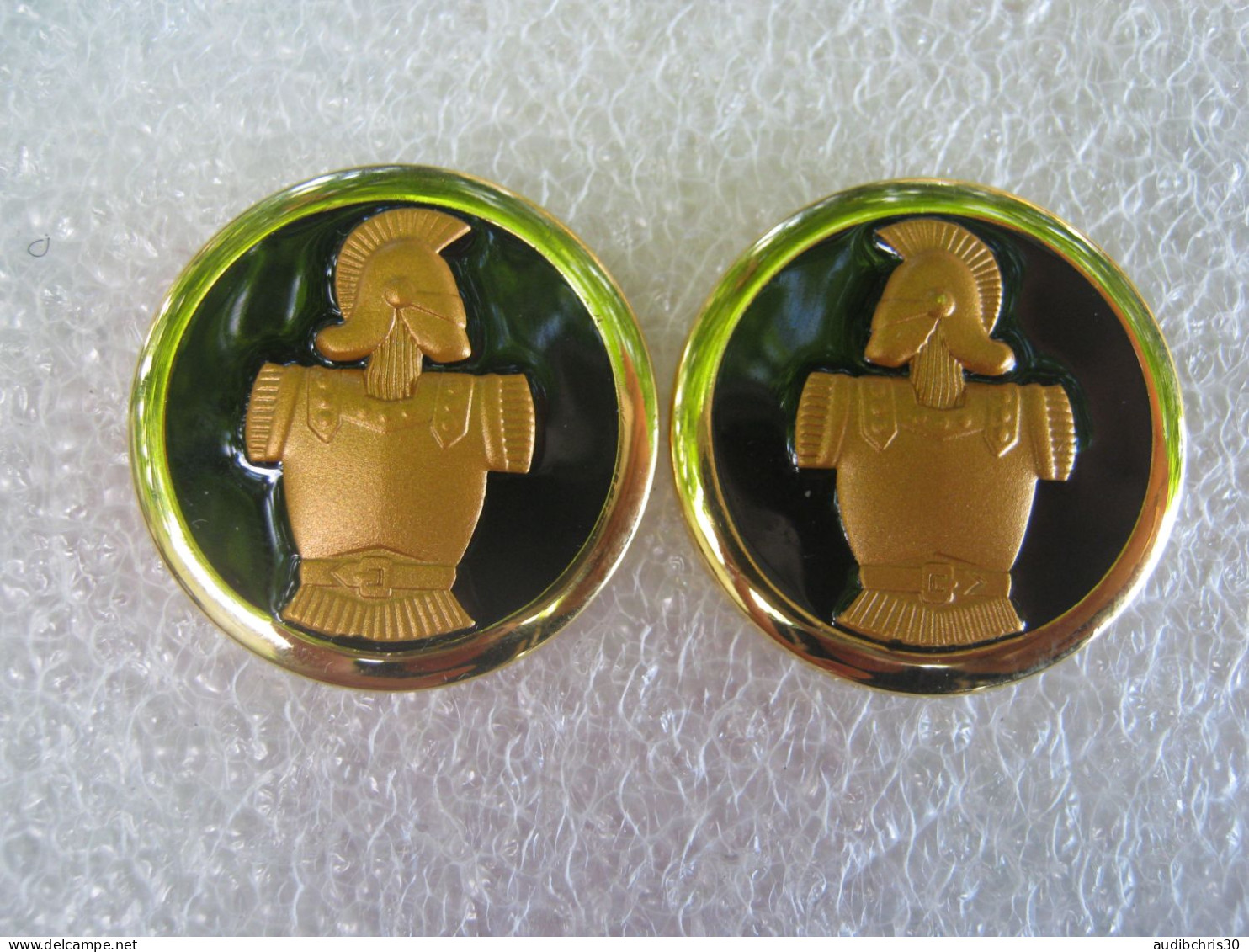 2 INSIGNES DE COL ARMEE FRANCAISE / GENIE (FOND NOIR + DORE) ETAT EXCELLENT FAB. BOUSSEMART - Army