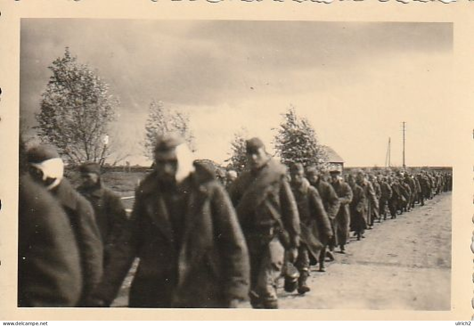 Foto Gefangene Russen Auf Dem Rückmarsch - POW - Russland - 2. WK - 8*5cm (69451) - Guerre, Militaire