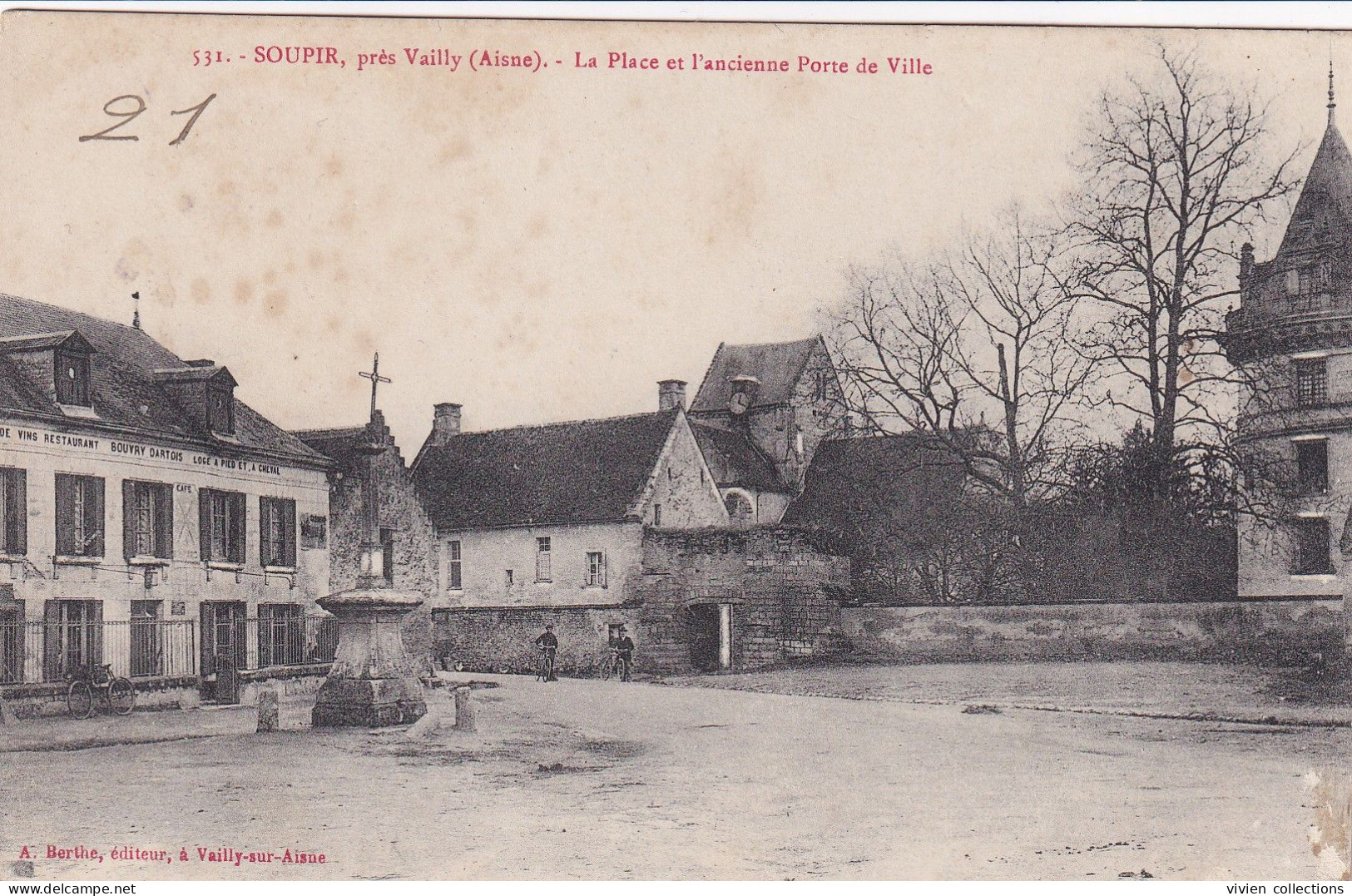 Soupir Près Vailly (02 Aisne) La Place Et L'ancienne Porte De La Ville - édit. Berthe N° 531 - Autres & Non Classés