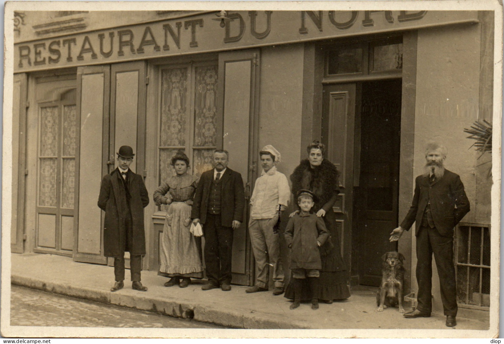 CP Carte Photo D&#039;&eacute;poque Photographie Vintage Groupe Mode Restaurant Cuisinier - Paare