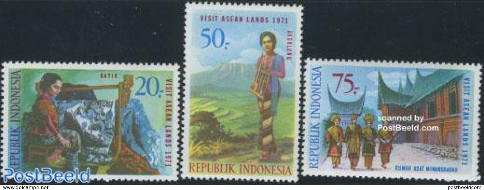 Indonesia 1971 Tourism 3v, Mint NH, Performance Art - Various - Music - Costumes - Textiles - Musique