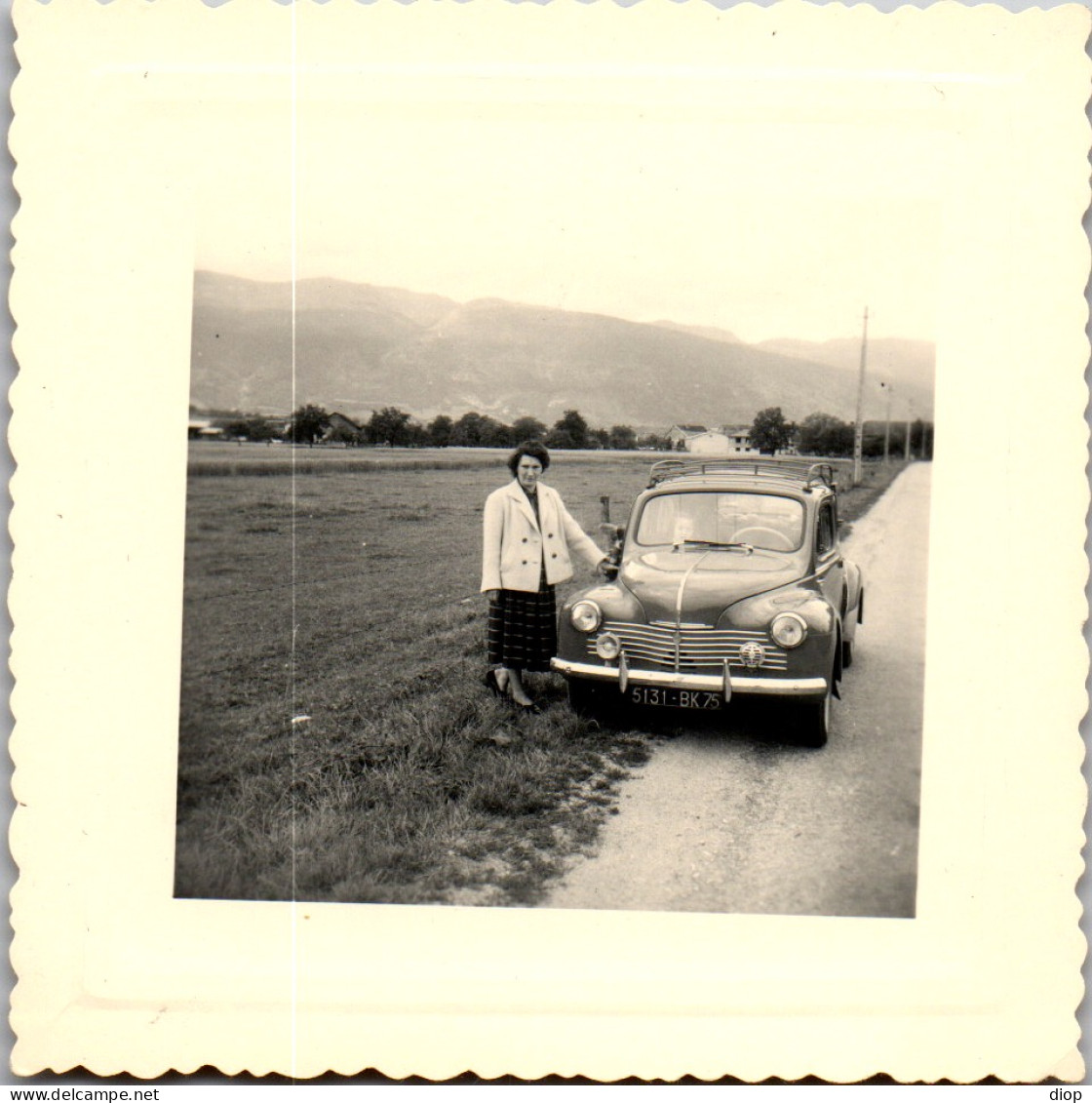 Photographie Photo Vintage Snapshot Amateur Automobile Voiture 4 Chevaux Jura  - Cars