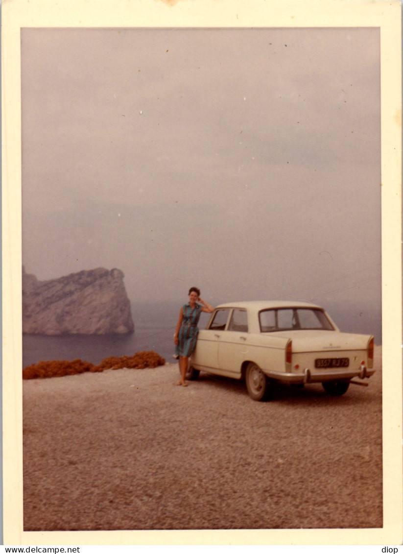 Photographie Photo Vintage Snapshot Amateur Automobile Voiture Auto Peugeot 404 - Automobiles