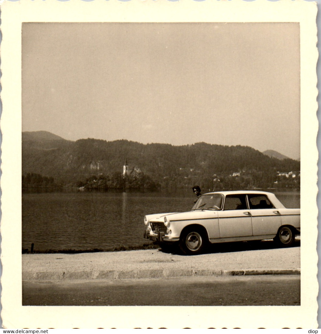 Photographie Photo Vintage Snapshot Amateur Automobile Voiture Auto Peugeot 404 - Automobiles