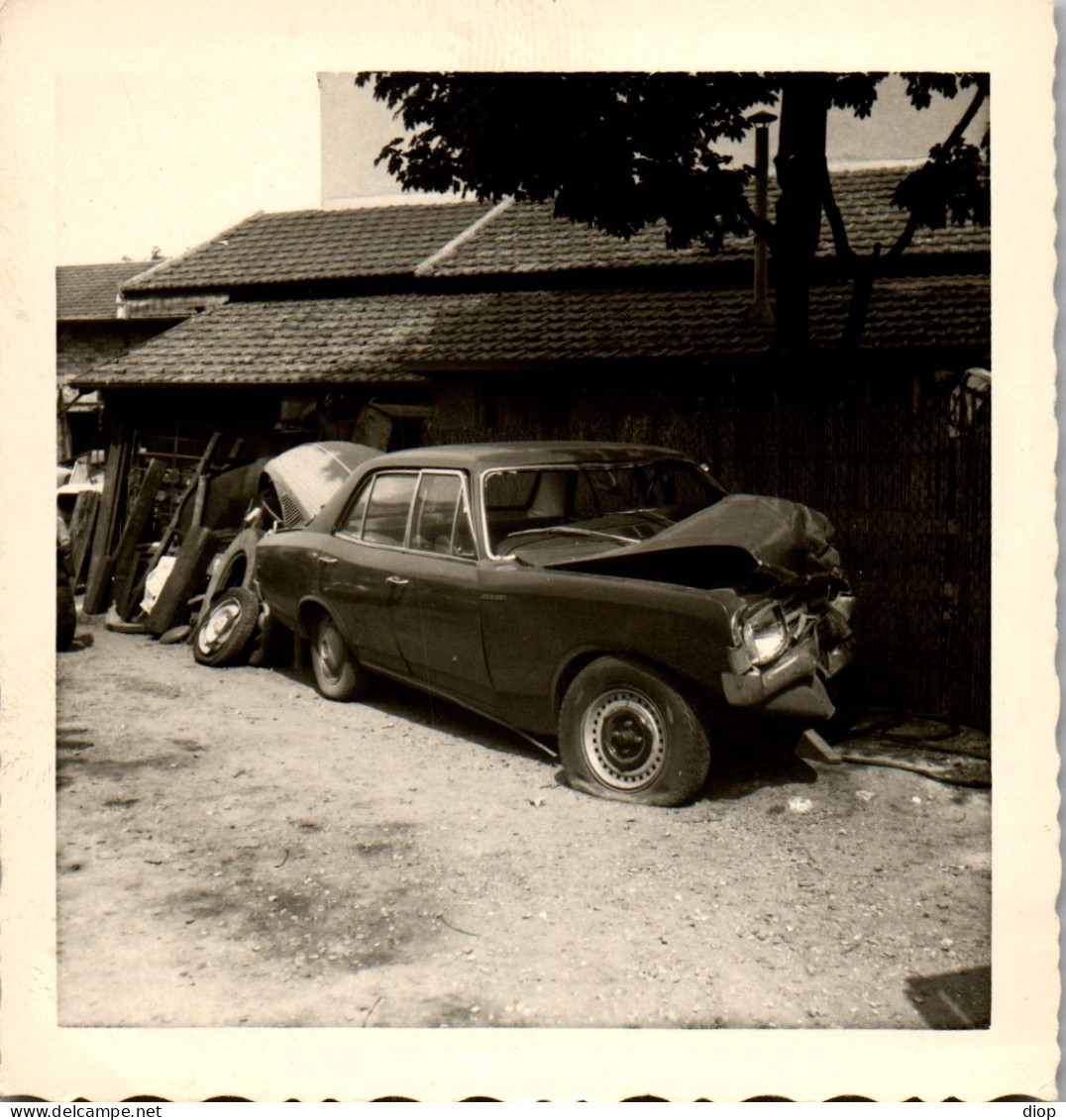 Photographie Photo Vintage Snapshot Amateur Automobile Voiture Auto Accident  - Cars