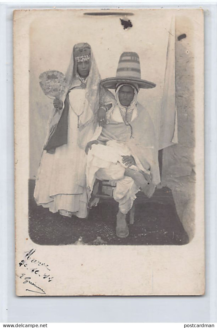 Maroc - Femme Marocaine Dont La Parure Est Faite De Pièces D'or Et Son Mari - CARTE PHOTO ANNÉE 1914 - Autres & Non Classés