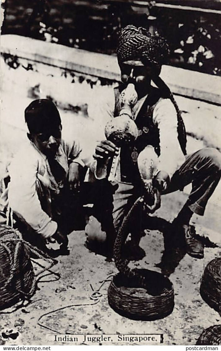 Singapore - Indian Juggler - Snake Charmer - REAL PHOTO - Publ. Unknown  - Singapore