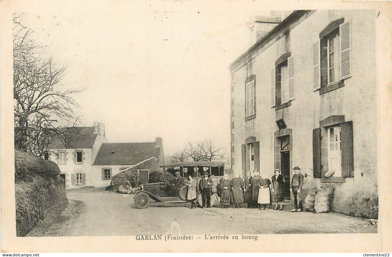 Garlan , L'arrivée Du Bourg    ( Scan Recto Et Verso) - Sonstige & Ohne Zuordnung