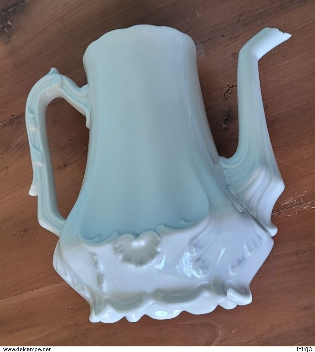 CAFETIERE ANCIENNE (début 20e) PORCELAINE BLANCHE DE LIMOGES " U C" - Autres & Non Classés