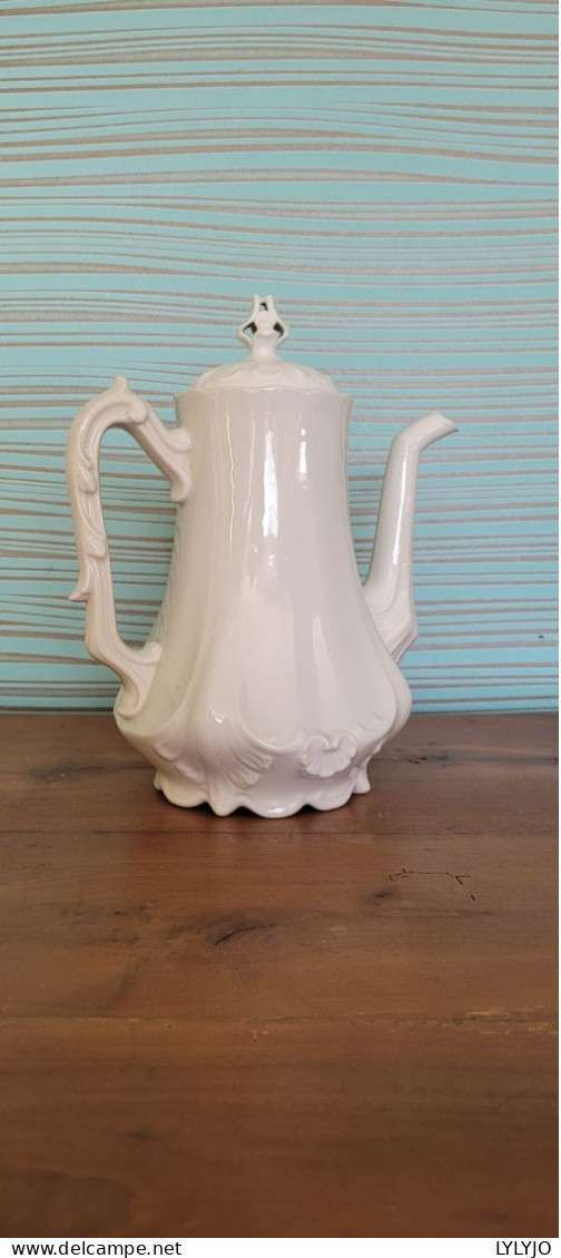 CAFETIERE ANCIENNE (début 20e) PORCELAINE BLANCHE DE LIMOGES " U C"