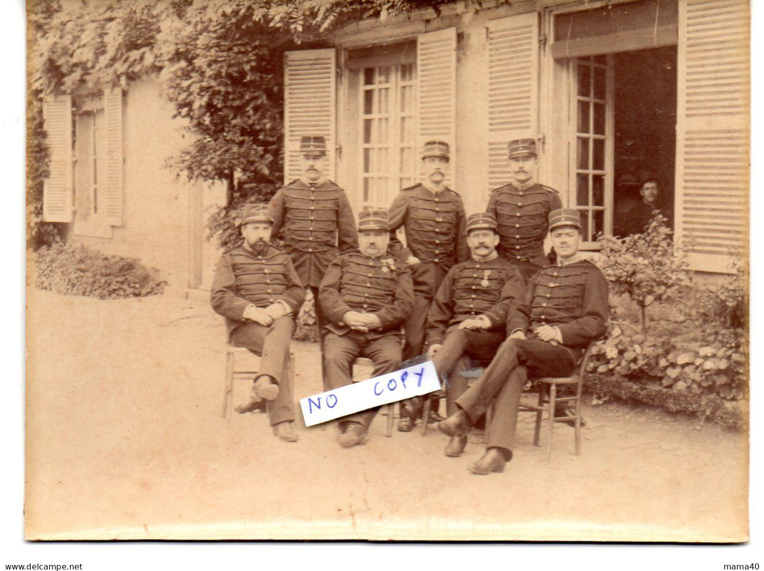 PHOTO - MILITARIA - 7 MILITAIRES DONT 2 AVEC MEDAILLE - Guerre, Militaire