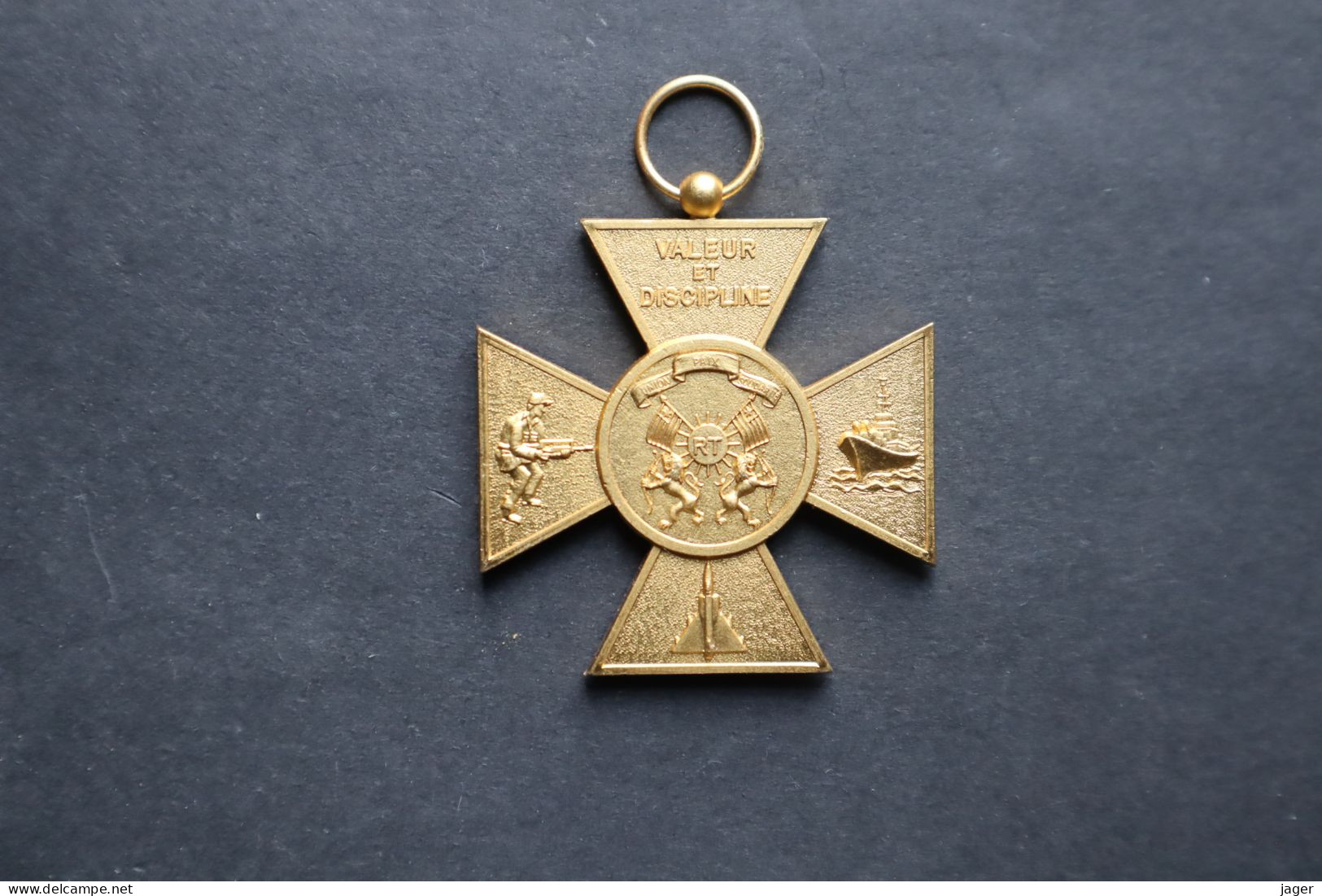 Médaille République Togolaise  Valeur Et Discipline  Croix De La Vaillance - Autres & Non Classés