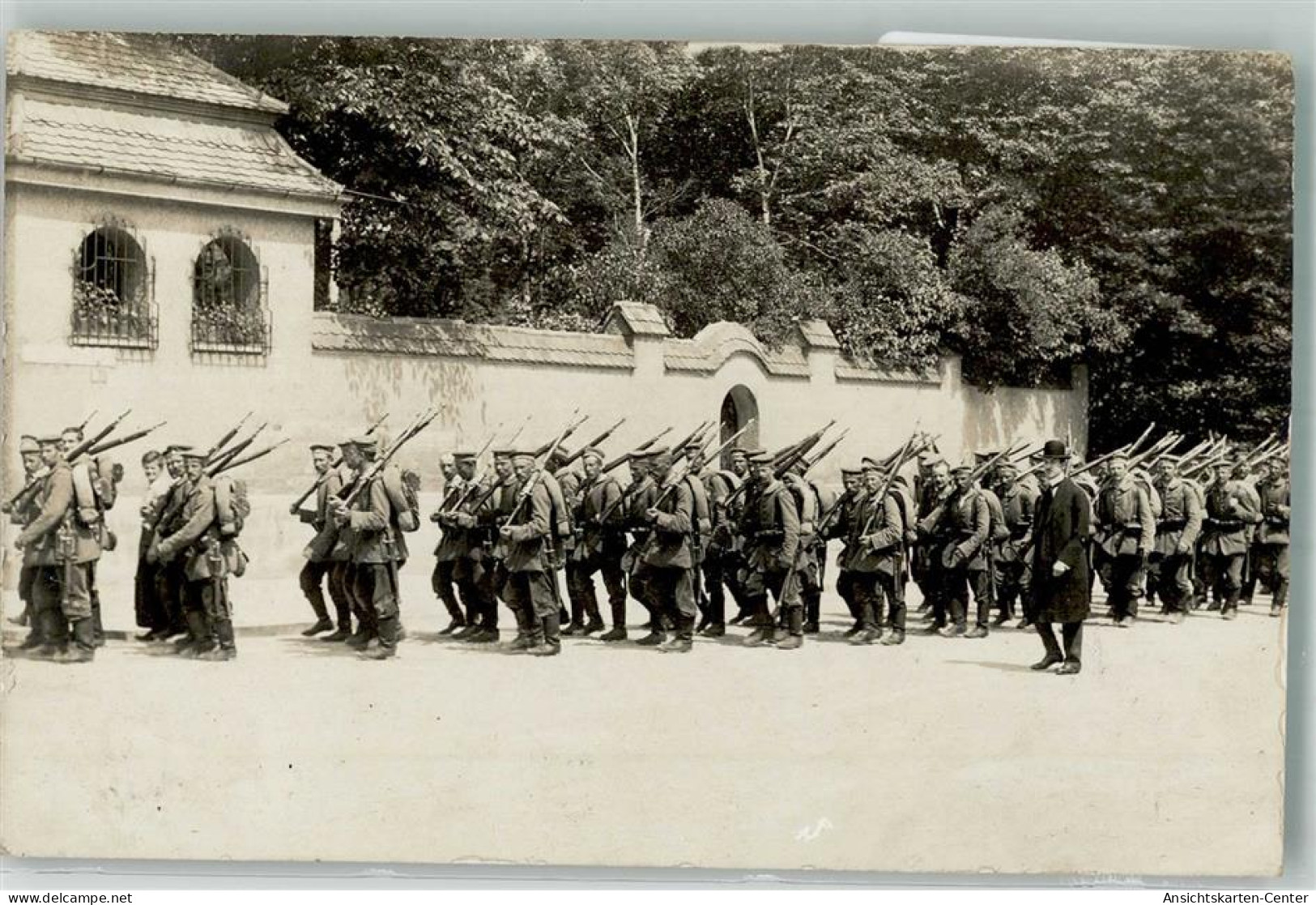 39870811 - Mit Vollem Marschgepaeck Und Karabiner Marschierende Truppe - Guerre 1914-18