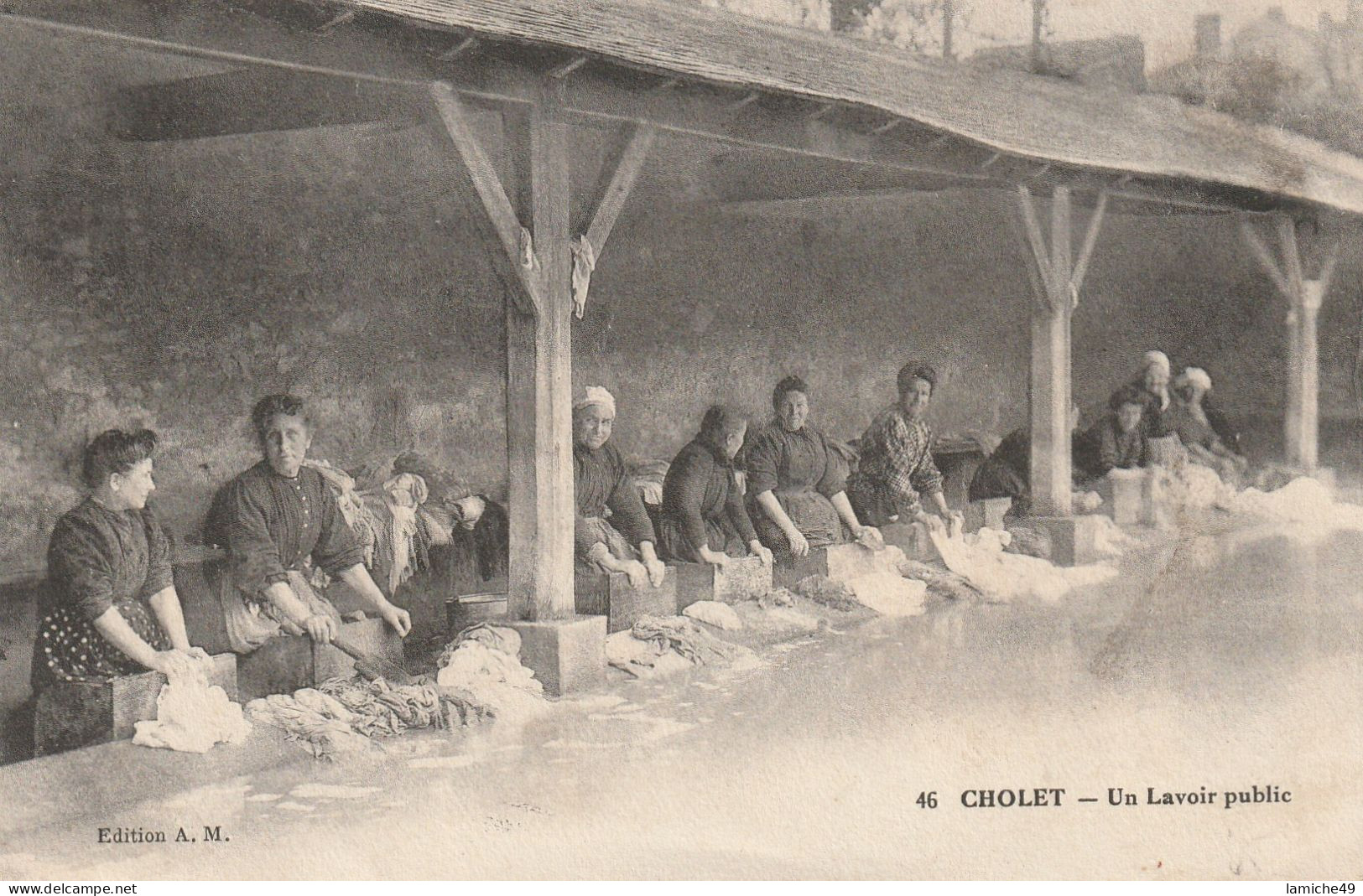 CHOLET Un Lavoir  Public (lavandière Laveuse Coiffe) Circulée - Cholet