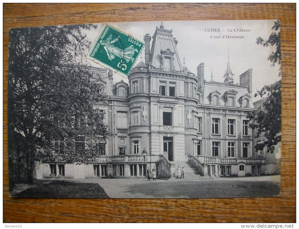 Ludes Le Château Cour D'honneur "" Carte Animée "" - Autres & Non Classés