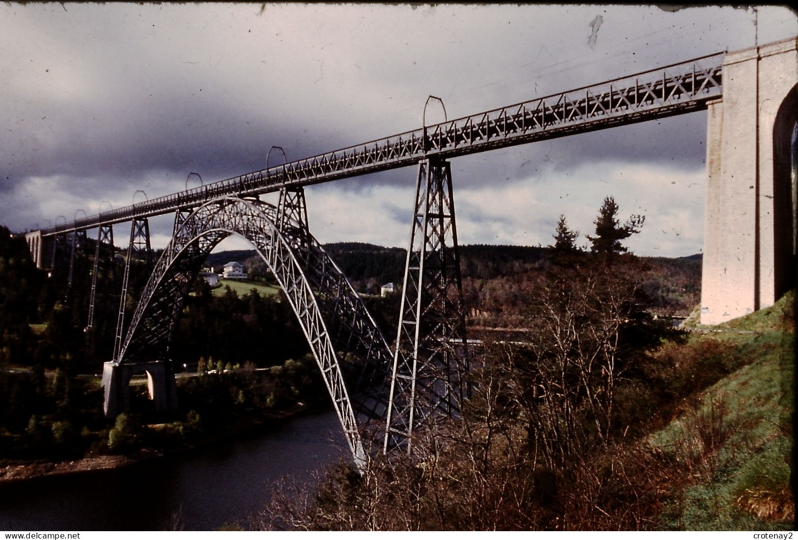 Photo Diapo Diapositive Slide TRAINS N°3 Viaduc Métallique Photo Bruno Vignal VOIR ZOOM - Diapositives (slides)