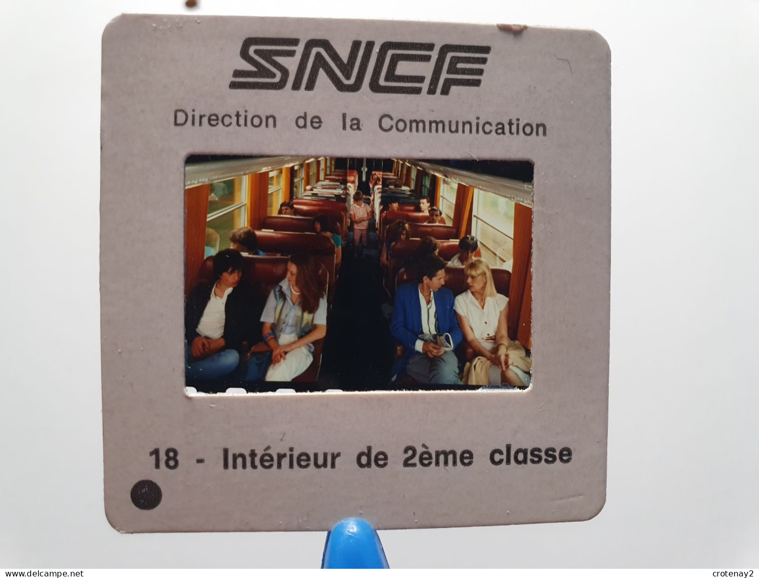 Photo Diapo Diapositive Slide TRAINS N°18 Intérieur Train De 2ème Classe Photo Michel Henri VOIR ZOOM - Diapositives (slides)