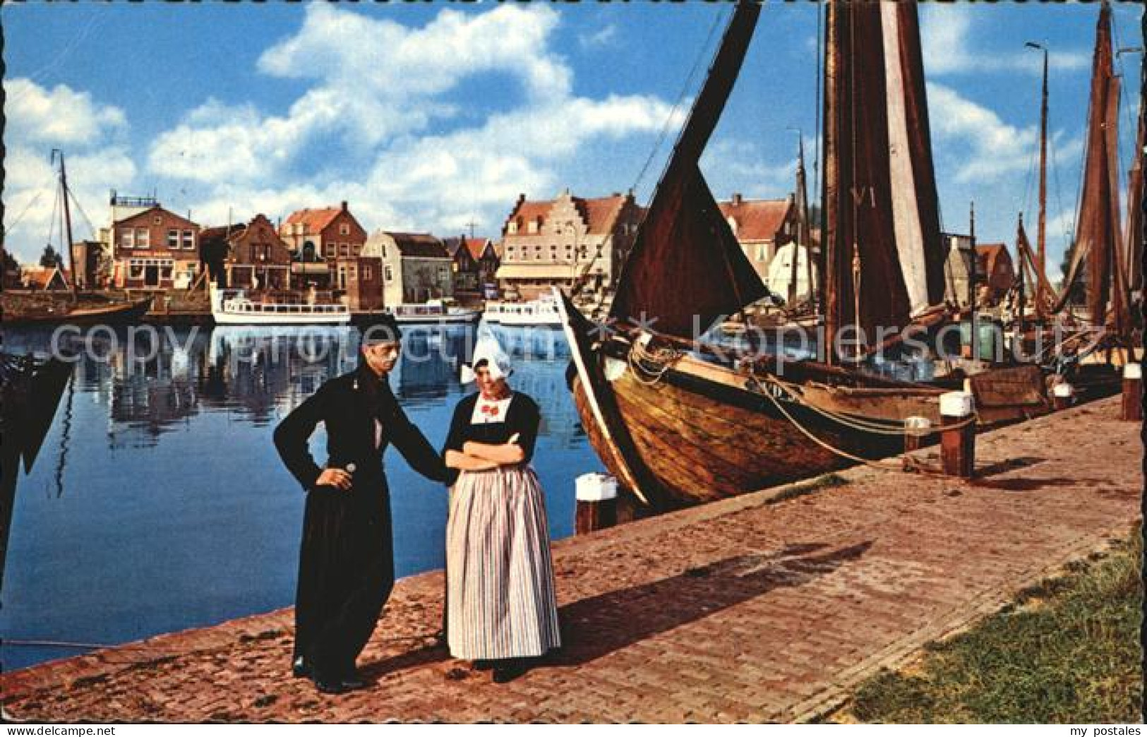 72573135 Volendam Hafen Tracht Volendam - Autres & Non Classés