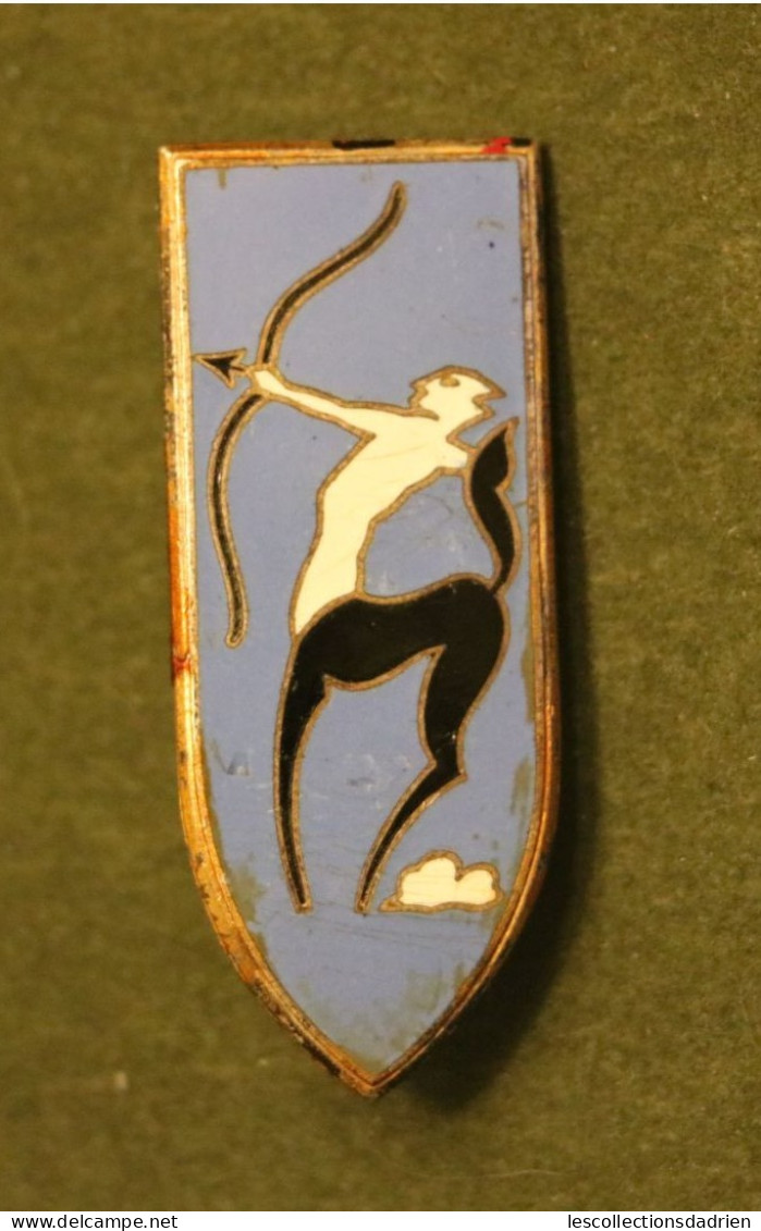 Insigne CTEB CENTRE De TIR ENGINS BLINDES CENTAURE  Cavalerie - Cavalry - Armée De Terre